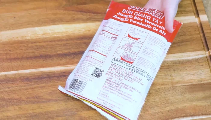 Prepare the Noodles: Soak rice noodles in hot water for 20 minutes until slightly chewy.