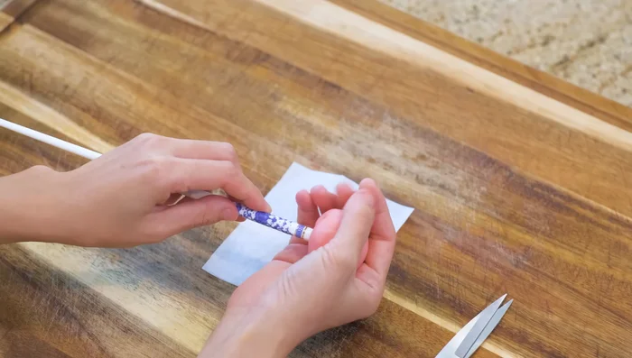 Flower 1: Make a ball of dough, attach it to a chopstick, and cut petals around the chopstick, staggering the cuts for a prettier look (148.72).