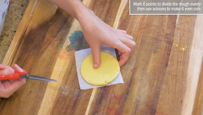 Mark six points, cut, and pinch each petal; Add a small flower on top (350.4).