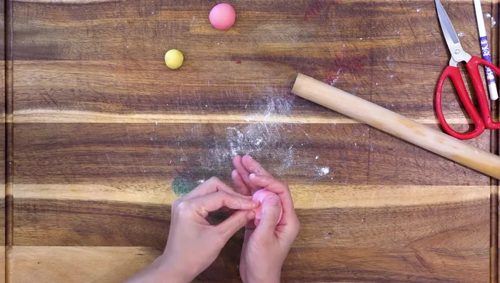 Flower 6: Wrap a small dough with a larger dough, flatten, cut petals, pinch differently, and optionally stack another smaller one on top (445.68).