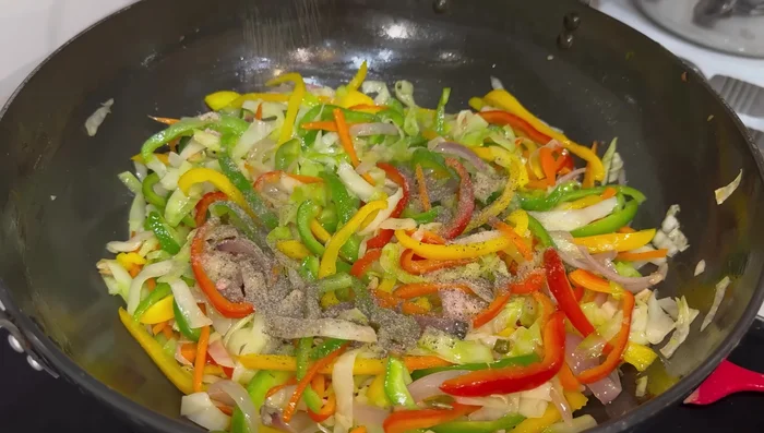 Season with salt, black pepper powder, vinegar, dark soy sauce, and chili sauce.