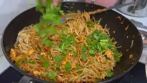 Spicy Egg Noodles with Chilli Chicken Gravy: Easy Recipe