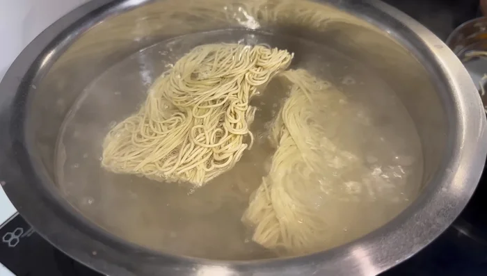 Add noodles to boiling water and boil for 3-4 minutes.