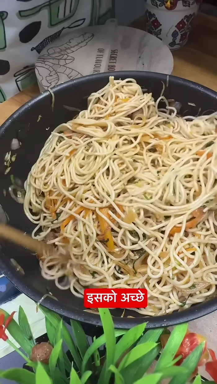 Add the boiled noodles to the sauce and vegetable mixture. Mix well.