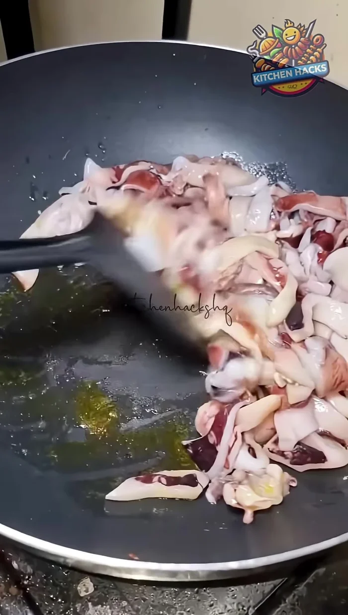 Add the sliced squid to the pan and stir-fry briefly to avoid overcooking.