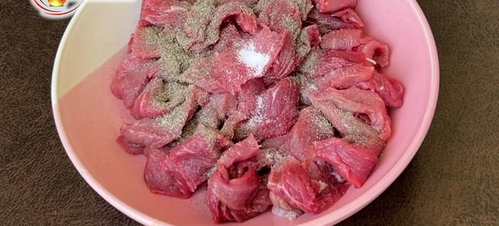 Marinate the beef: Slice beef into 1/4 inch thick tapered cuts. Add salt, black pepper powder, baking soda, and cornstarch. Mix well and set aside for 30 minutes.